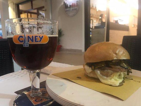Momo Burger & Bistrot