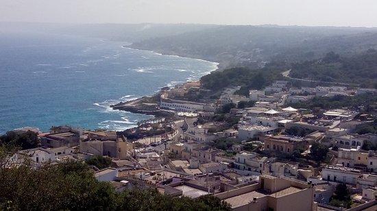 Passeggiata Intorno Alle Mura Messapiche