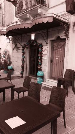 Shangri-La' Cafe'