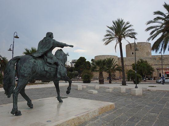 la Statua di Re Manfredi